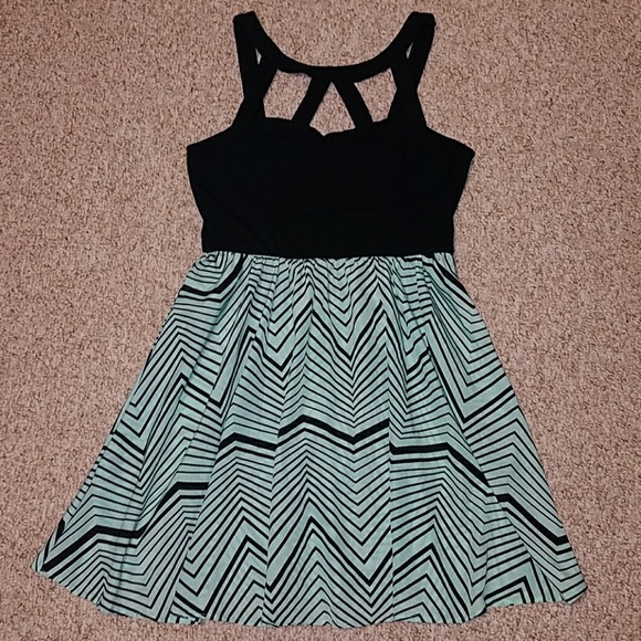 Dresses & Skirts - 🌿 Dress